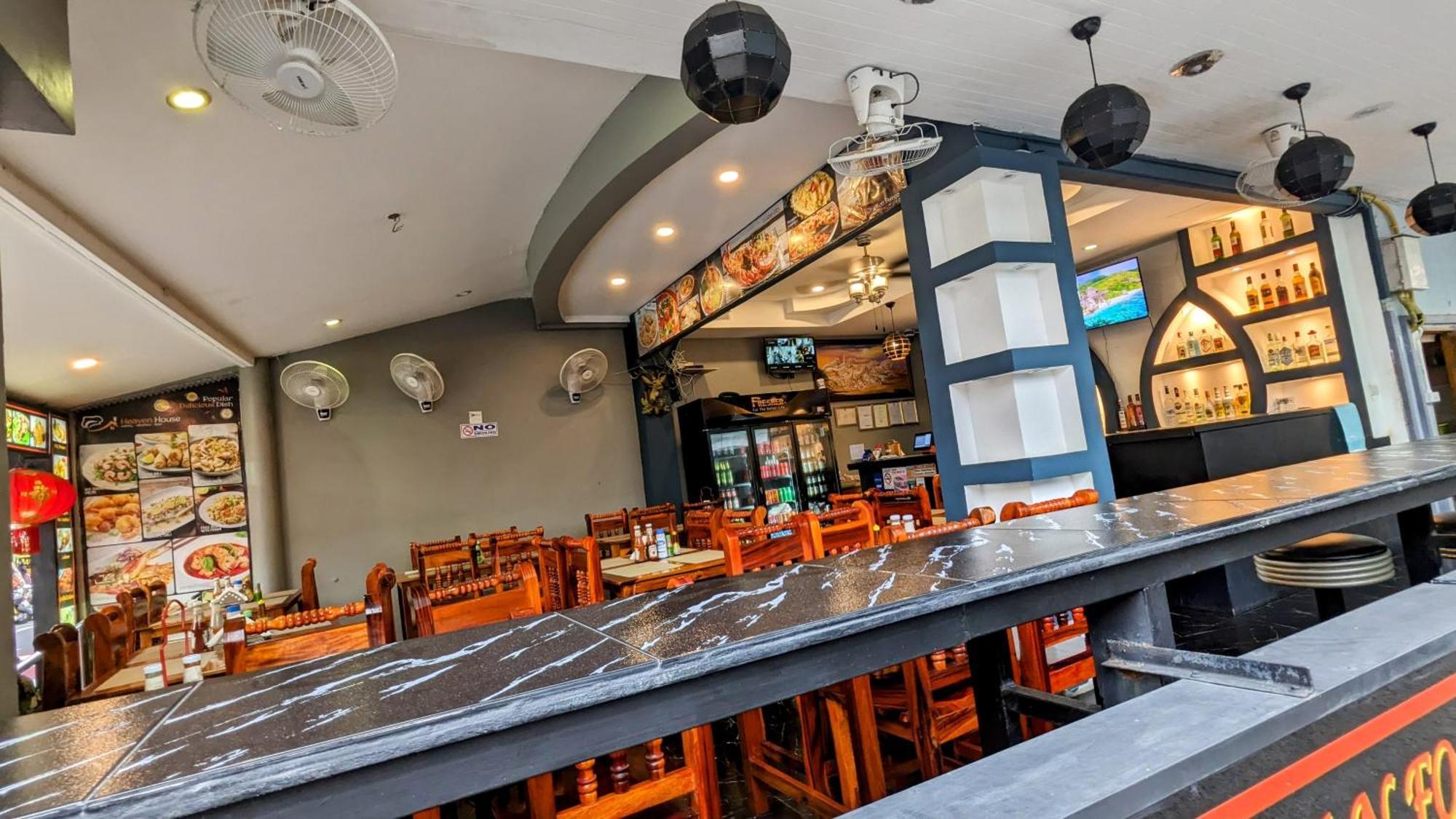 Heaven House Restro & Bar Hotell Patong Exteriör bild