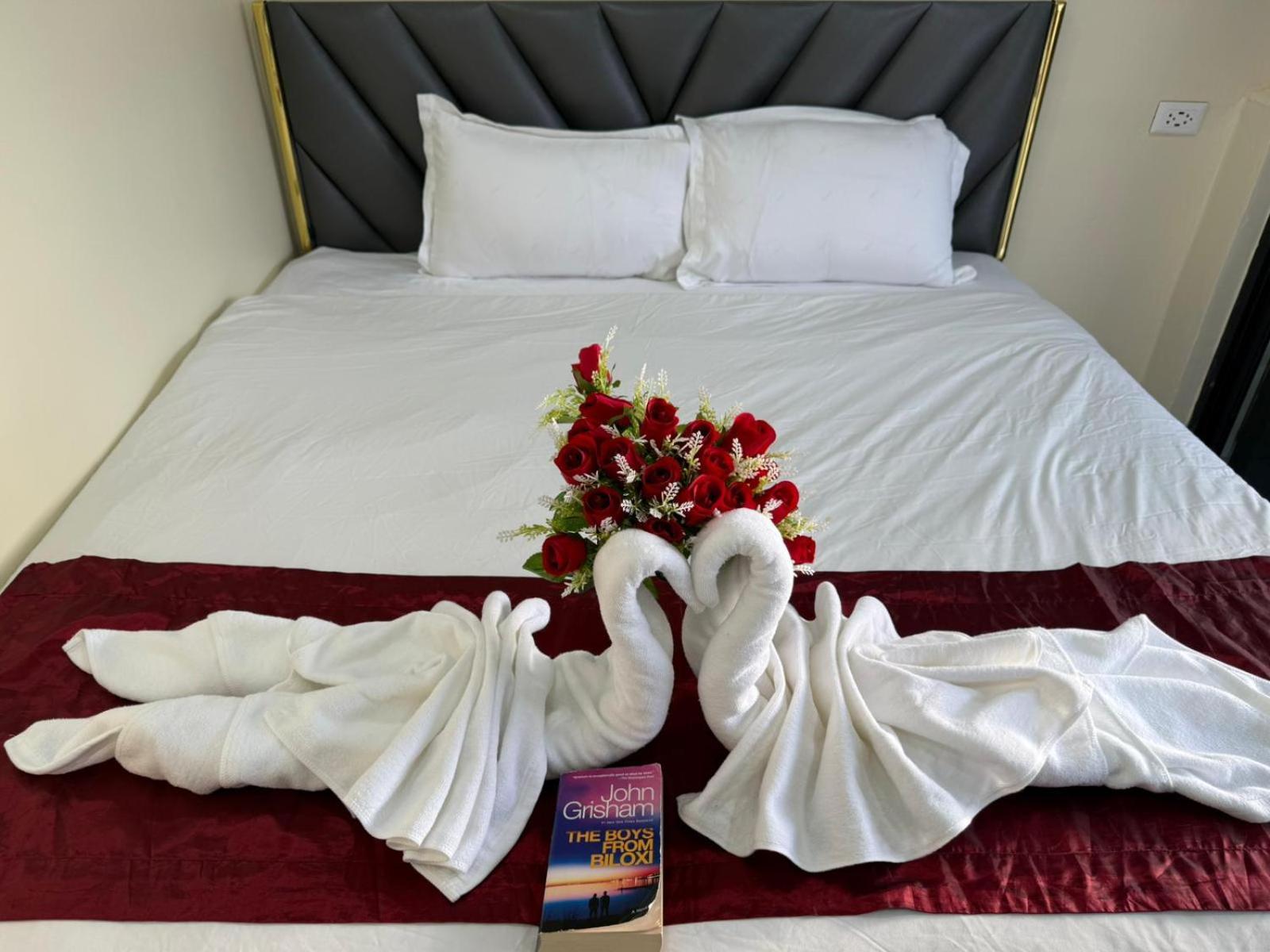Heaven House Restro & Bar Hotell Patong Exteriör bild