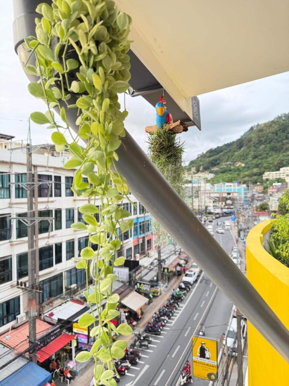 Heaven House Restro & Bar Hotell Patong Exteriör bild