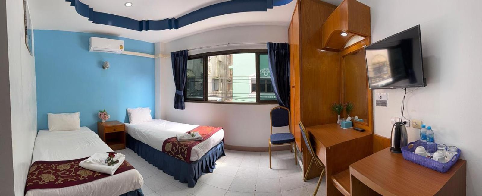 Heaven House Restro & Bar Hotell Patong Exteriör bild